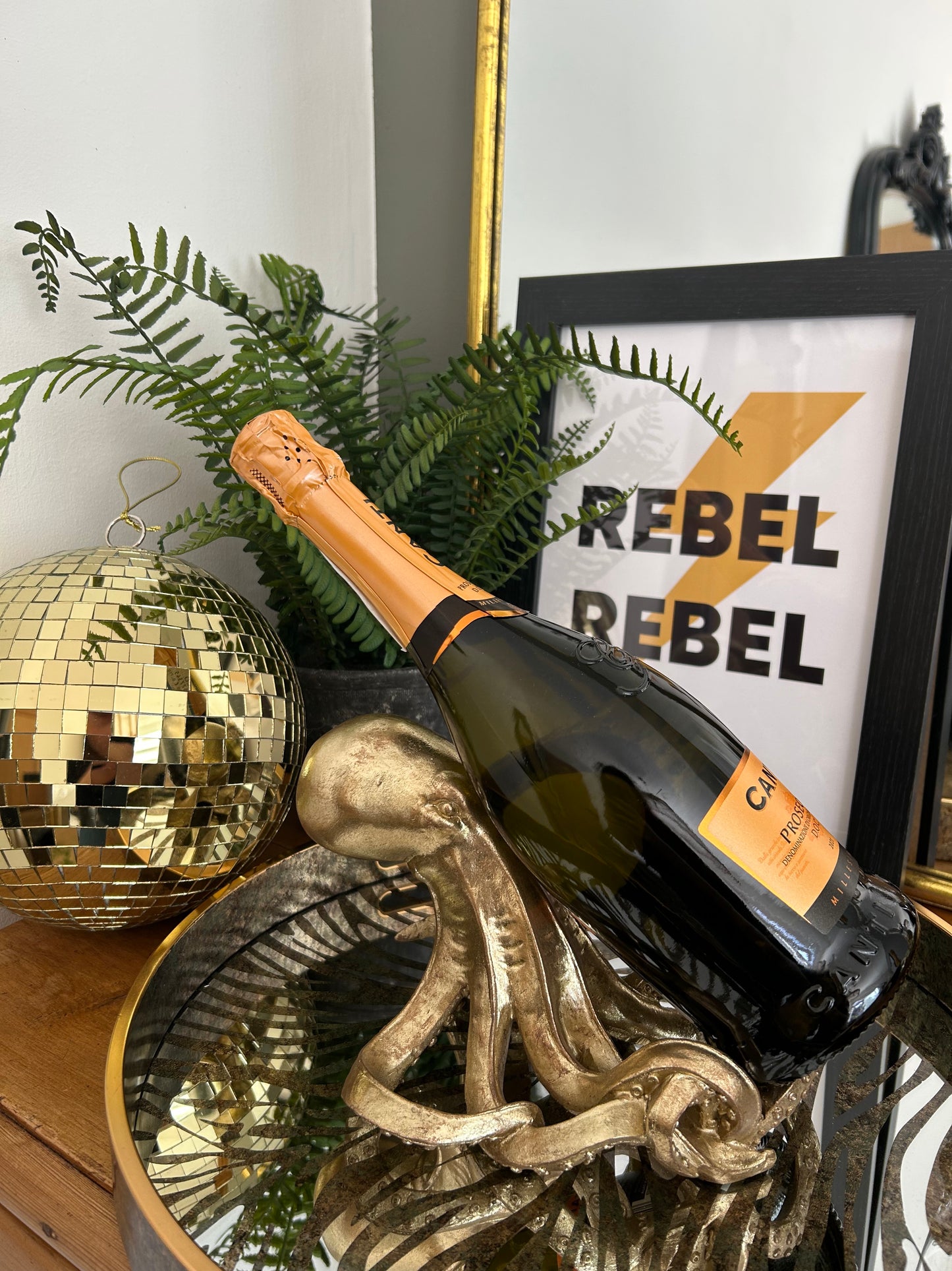 Gold octopus wine holder