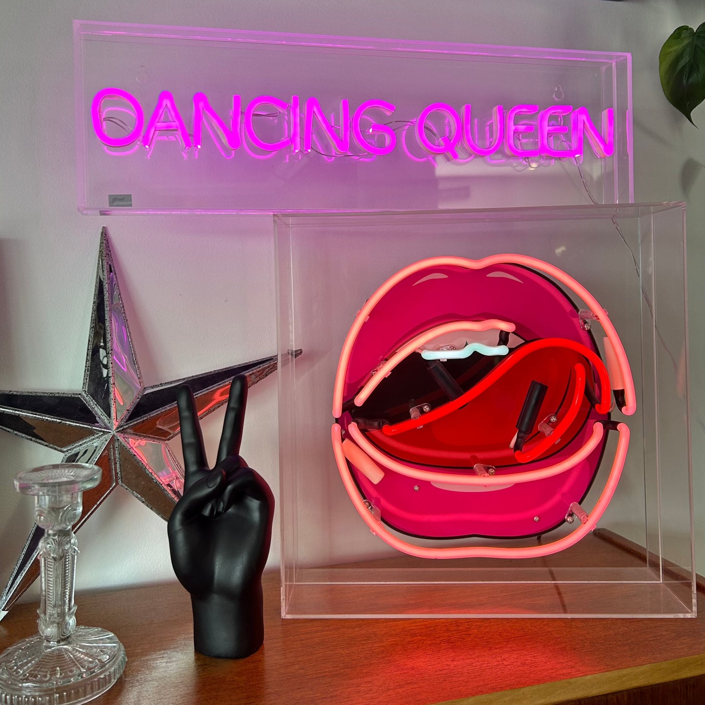 Dancing Queen LED neon