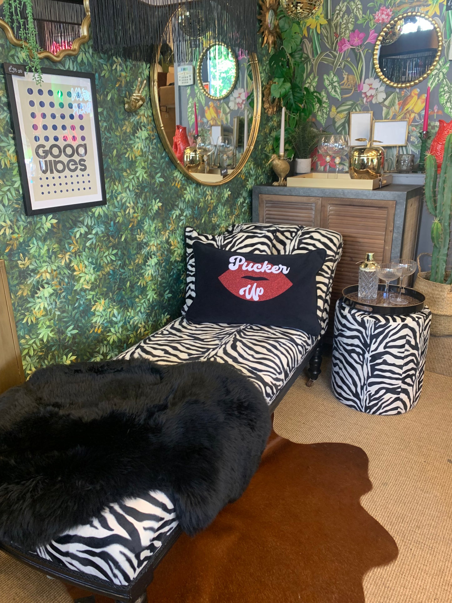 Chaise longe in zebra fabric