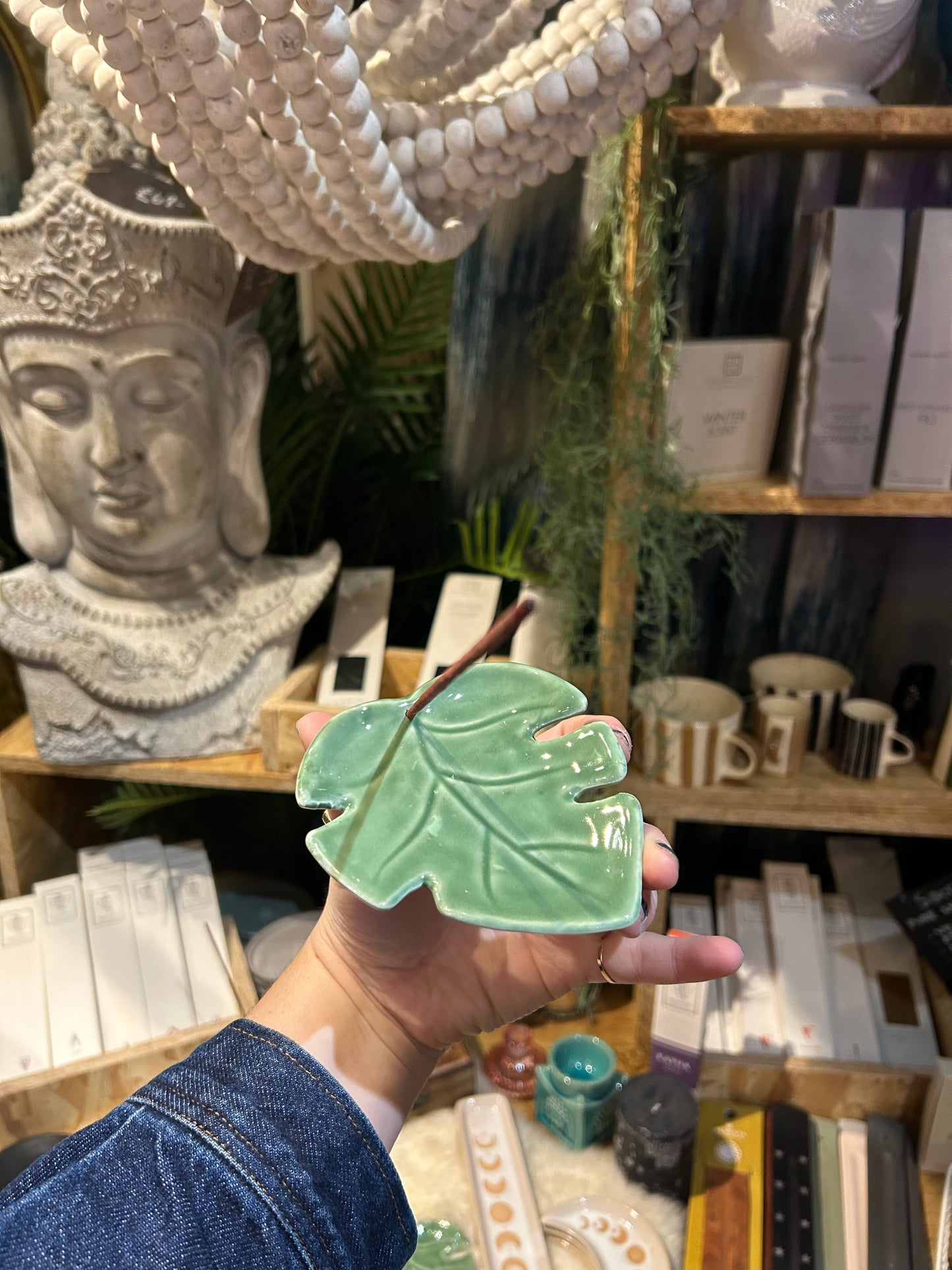 Leaf incense holder