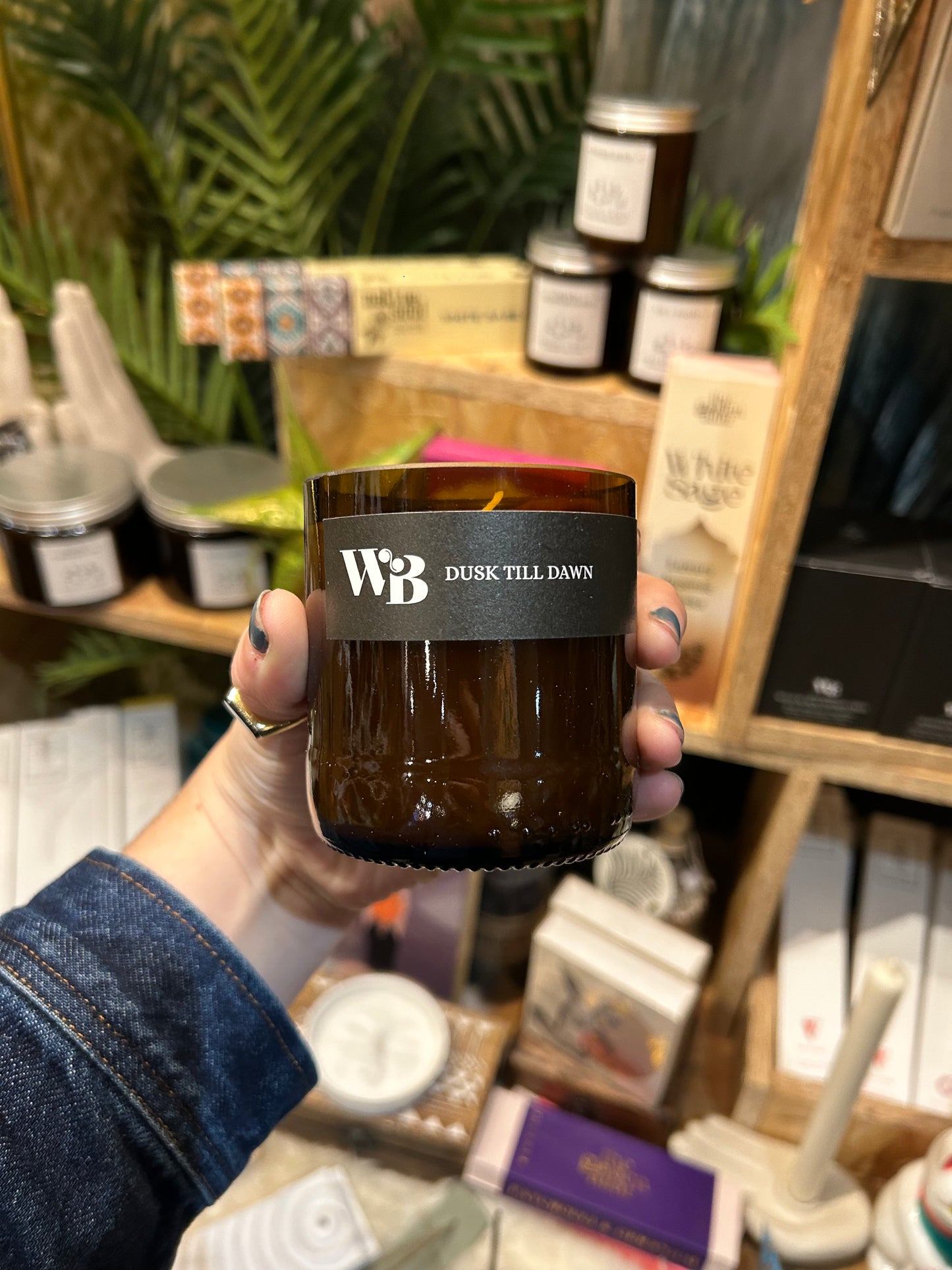 The Wandering Bee Candle - Dusk Till Dawn