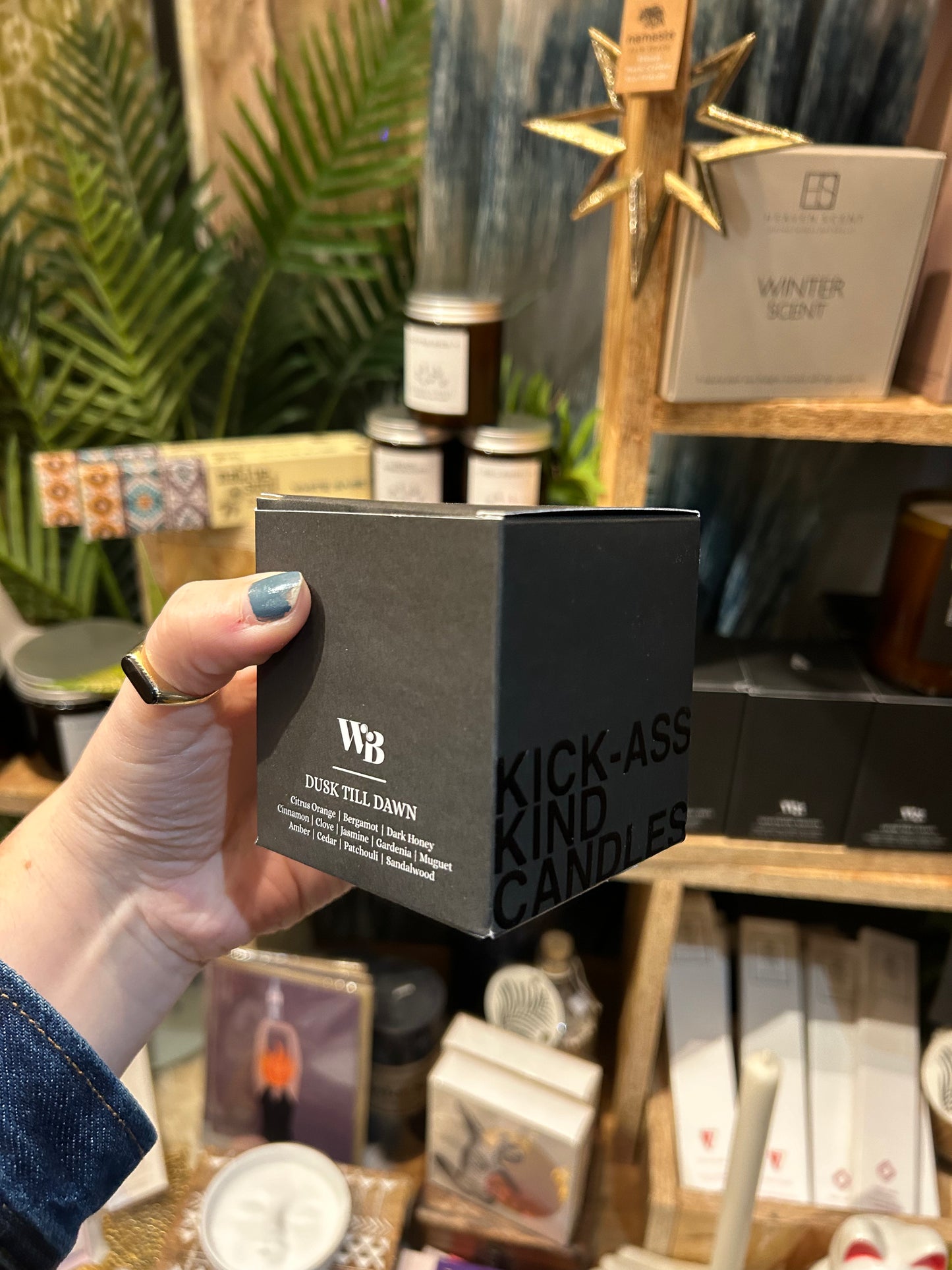 The Wandering Bee Candle - Dusk Till Dawn