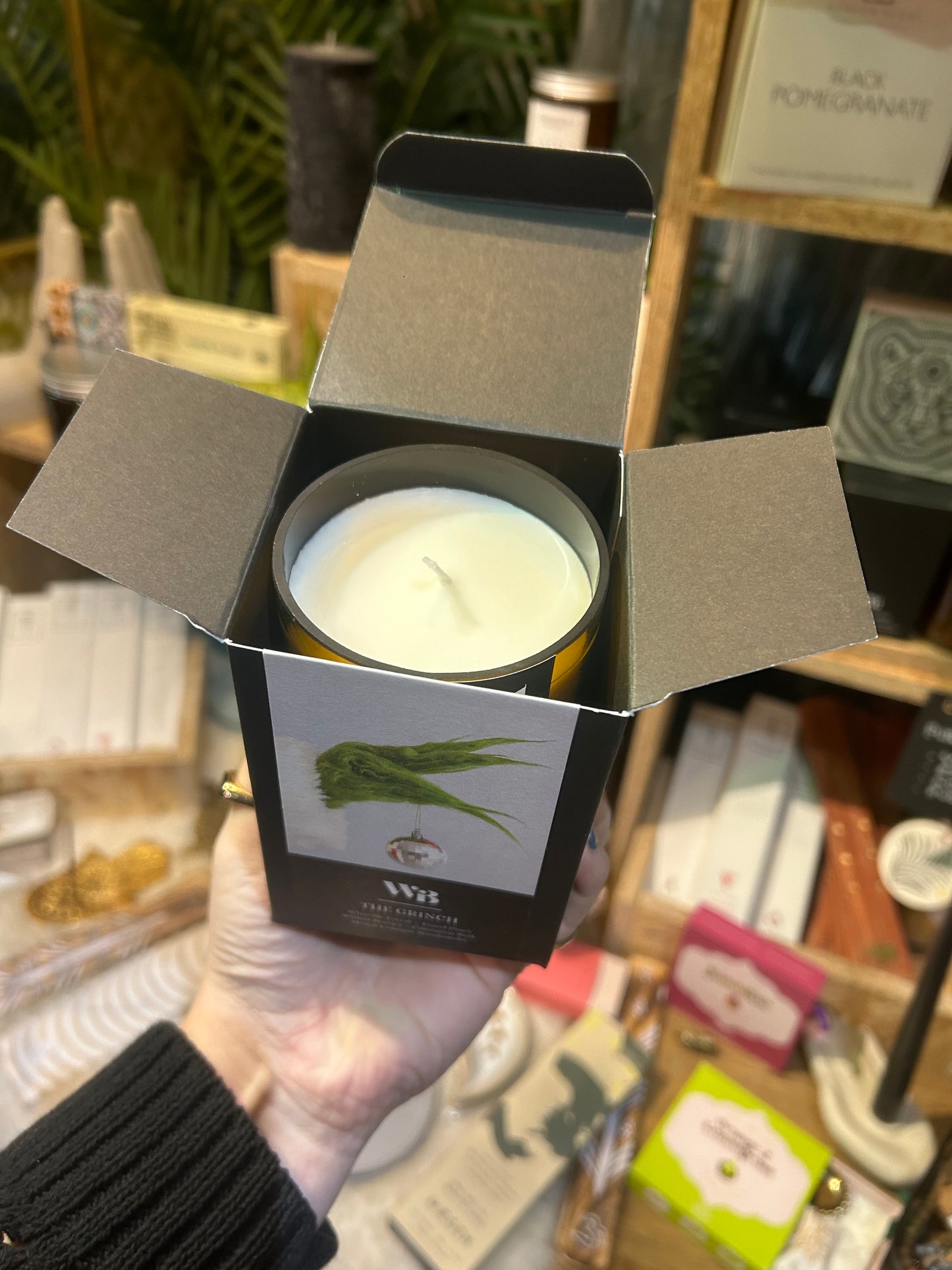 The Wandering Bee Candle - The Grinch